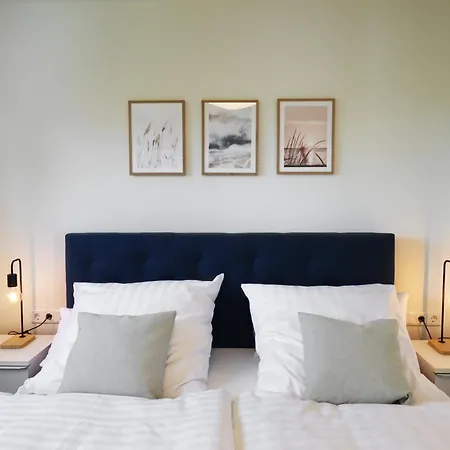 Kueste33 33 דירה *